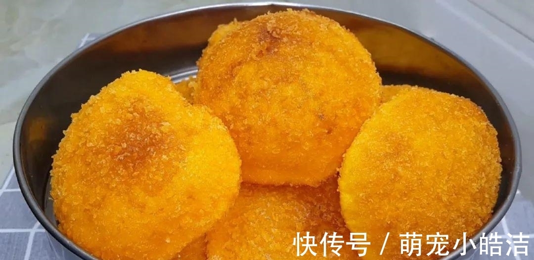 南瓜这样做才简单,锅里炸一炸,外皮焦脆又空心,比面包蛋糕还好吃