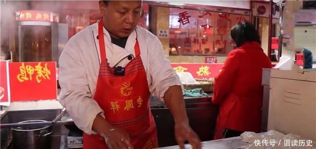 食客|夫妻街头卖“手工”小吃,1元一个供不应求,食客:每天卖断货!