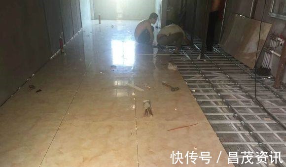 灰浆|新房装修,老师傅直接铺满一地的骨架贴瓷砖,还说很多人没见过!