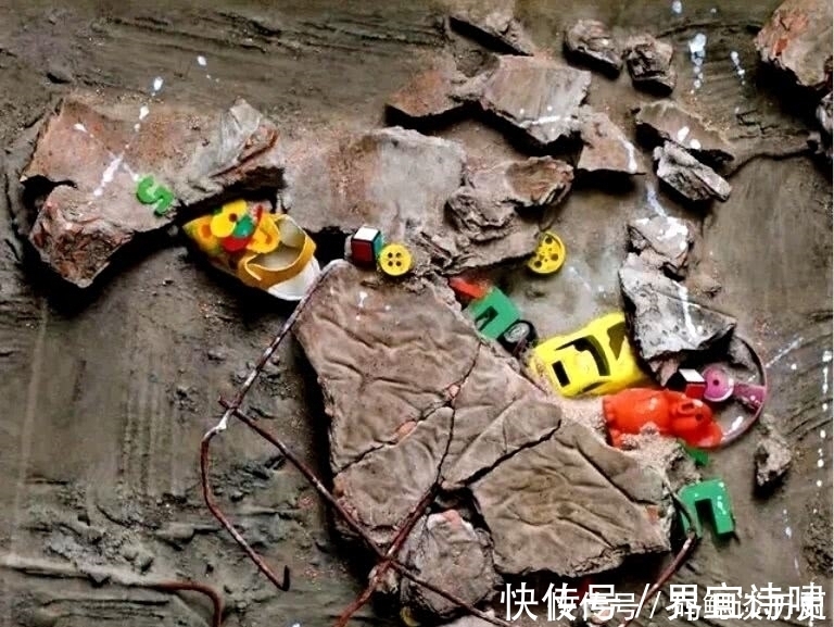 垃圾堆|冷军画“垃圾堆”,卖4370万,网友表示不值,专家:你画垃圾试试