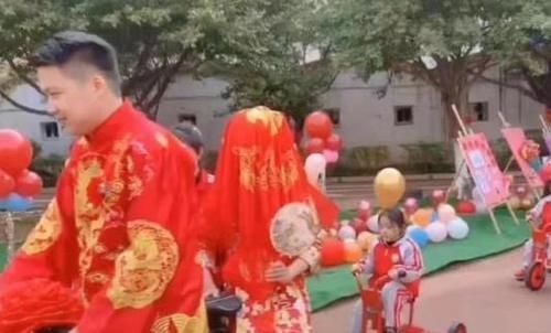 师生日|幼儿园老师“结婚典礼”火了，孩子们列队送亲，比豪车队列还气派