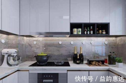 插座|厨房不要装墙上插座了,头次见有钱人装这种代替,实用又个性十足