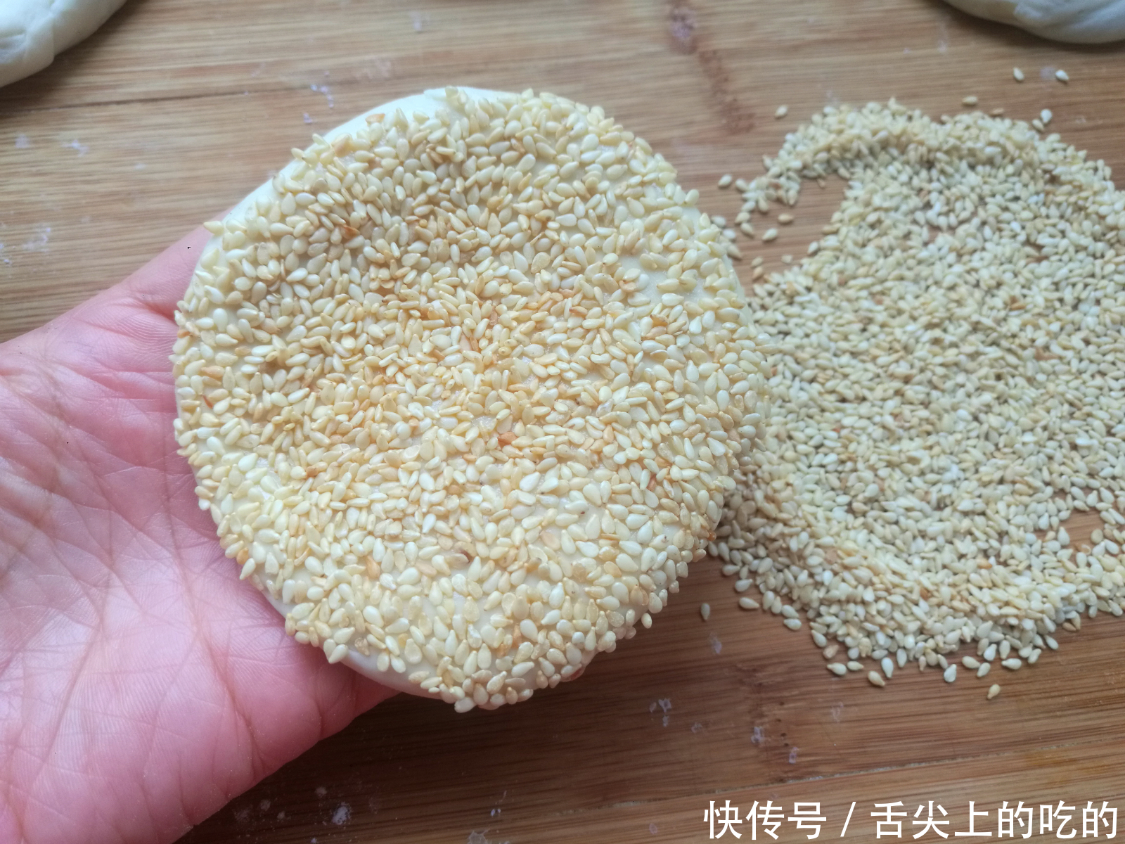 这烧饼一出锅就太香了,没忍住一口气吃了2个,越吃越香上瘾