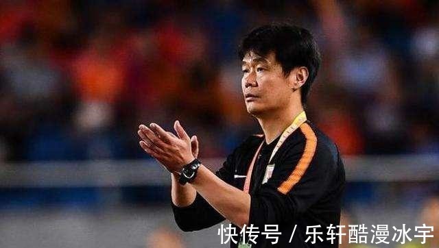李霄鹏|国足连收两大喜讯,李霄鹏首胜在即,大年初一给全国人民拜年
