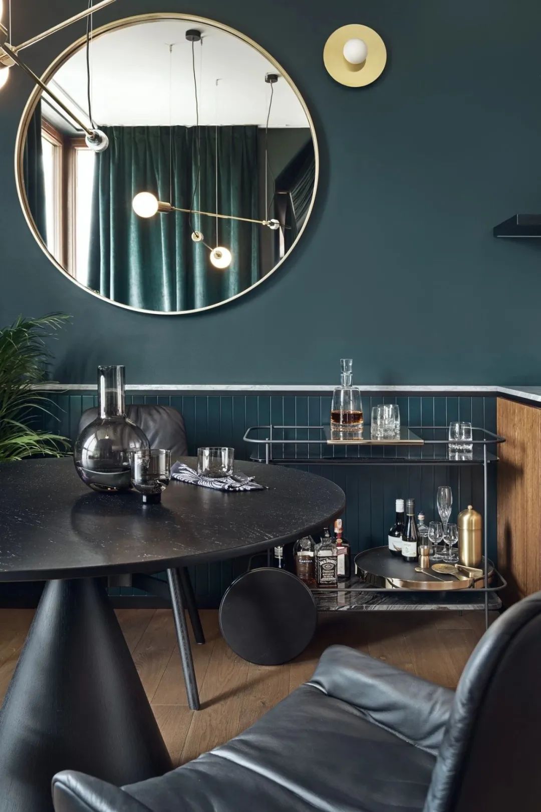 布置|100㎡现代轻奢,极简深色的质感,细节精致的设计,华丽档次