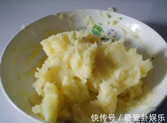 水杨酸|蟹爪兰盆里放勺它，叶片直立如铁，开花100朵