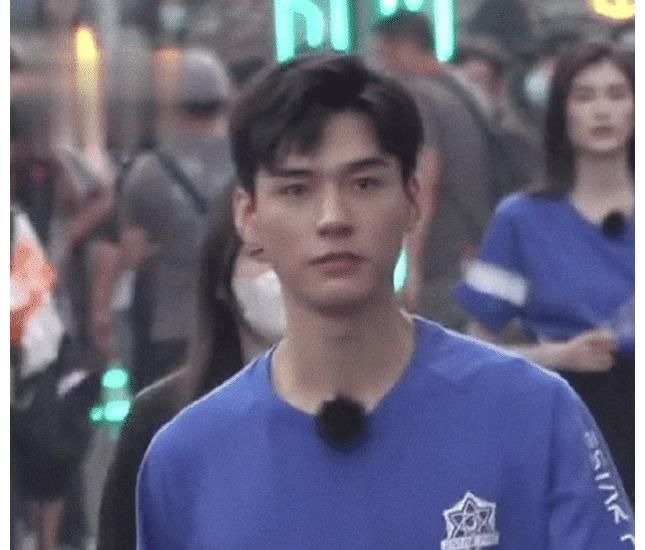 龔俊節(jié)目生圖曝光,路人鏡頭下又帥又酷,網(wǎng)友:有電競男主的內(nèi)味
