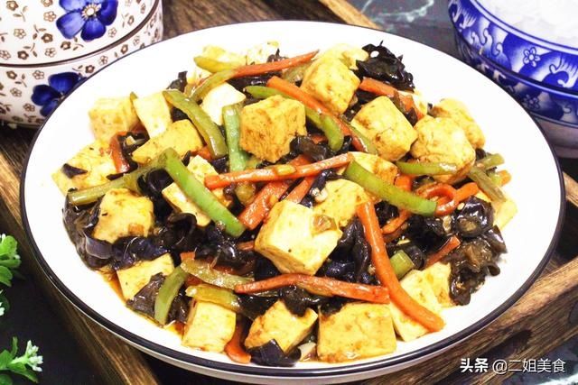 做豆腐小炒，牢记别直接下锅炒豆腐，多做2步，入味还不容易碎