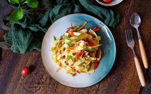 春天孩子補鈣，別只盯著牛奶，這菜含鈣高易吸收，多吃長個快！