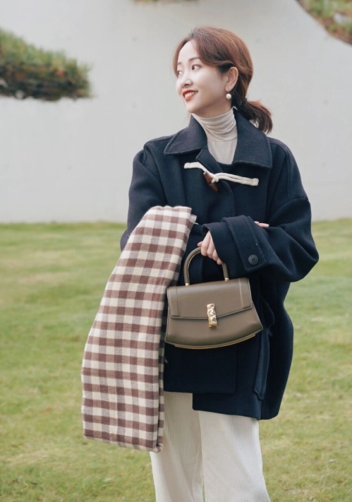 时髦 小个子女生穿大衣掌握这4点精髓,显高显瘦又时髦,美得高级