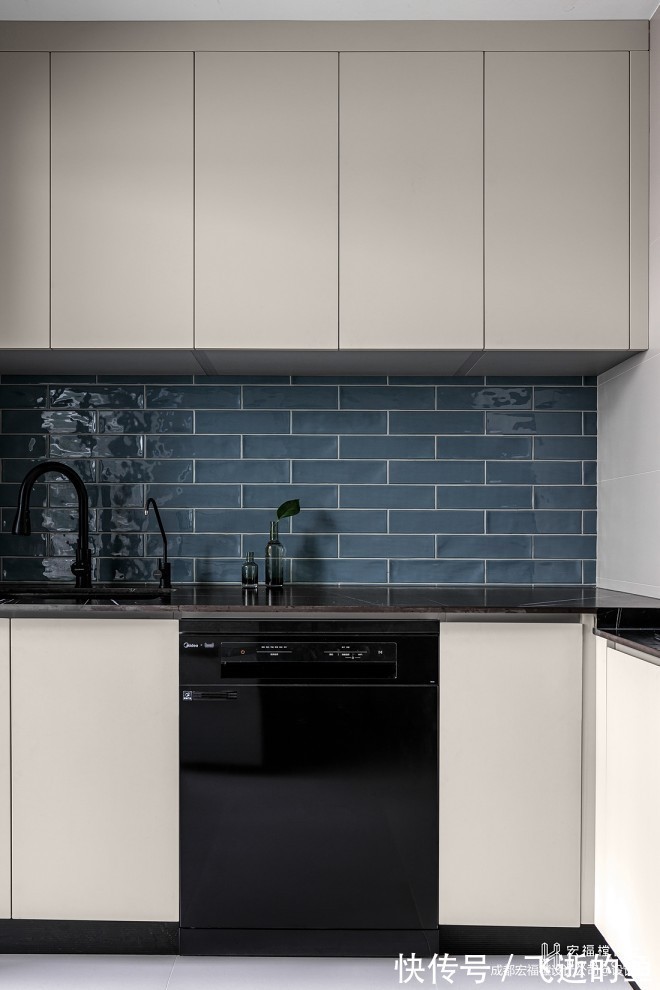 轻食简餐|90平米2居室如何做到潮流混搭风