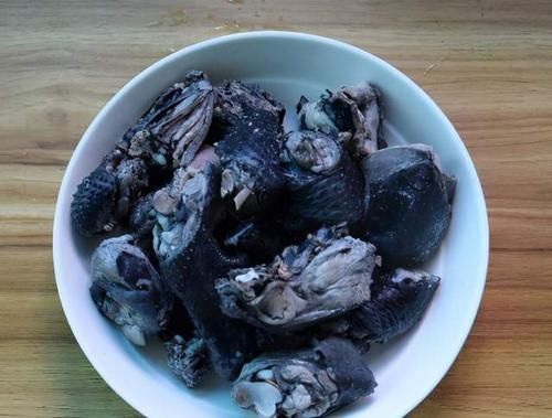 冬天煲鸡汤，多加“1红1白”，三天两头喝一次，滋补营养气色好