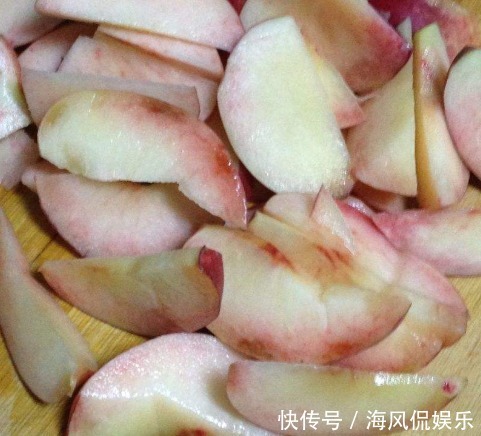 桃子|有4种水果女性在孕期要多食用，能改善宝宝皮肤，还能提高免疫力