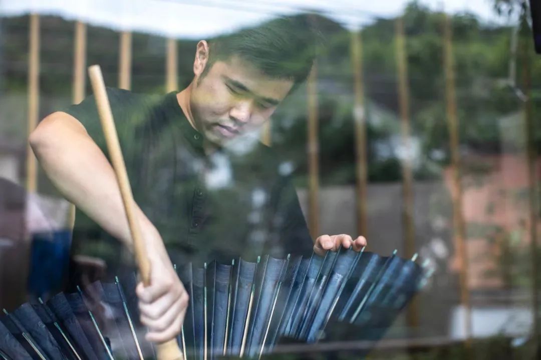 刘伟|一把伞600元，排队半个月才能买到！杭州90后小伙这手绝活太惊艳，火到国外了