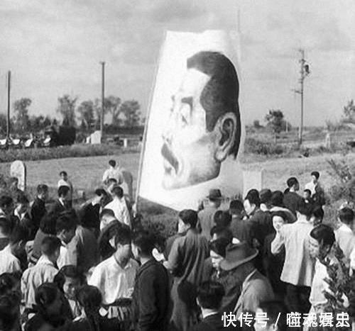陈白尘#鲁迅葬礼老照片国母主持葬礼,16位大佬来抬棺,送行队伍几十里