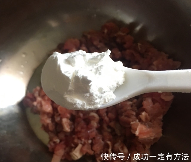 牛肉末炒黑木耳,简单下饭菜,鲜香味美