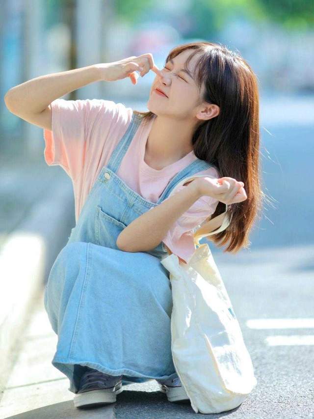 平底鞋|小个子和微胖穿搭如何避雷?条纹衫搭配半身裙,能提升气质还洋气