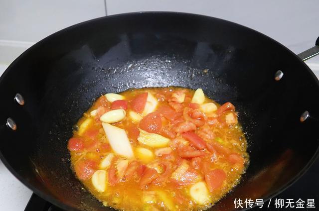 天冷就要吃点暖身菜,几种食材炖1锅,热乎乎的越吃越暖和