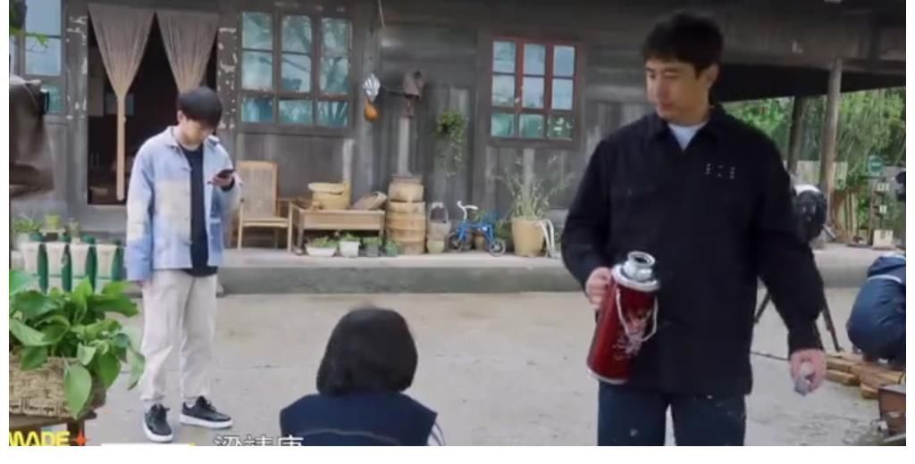 蘑菇|48岁特工苦寻妻子25年,不料妻子已是英国贵族,门一开倪萍愣住了