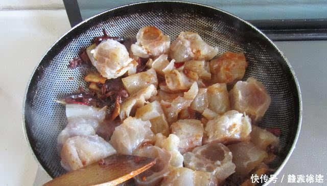 炖牛筋时,一直煮不烂锅里加点“它”,软烂入味,越吃越想吃