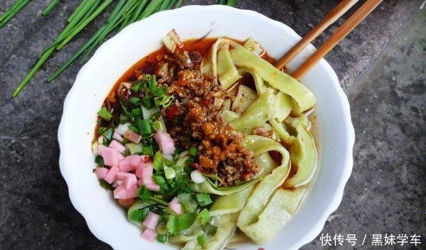  老奶奶卖“祖传”小吃，4元1张供不应求，合肥人3天不吃想得慌