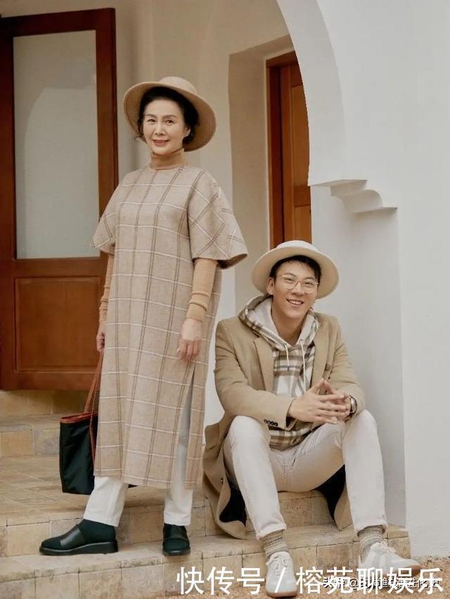 60岁“大妈”时髦火了！穿衣简单又舒服，优雅自信气质不输年龄