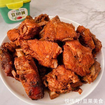 回味无穷的酱炖骨头来拯救你的胃