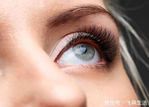 睫毛|可以使你看起来比实际年龄更年轻的10个小技巧