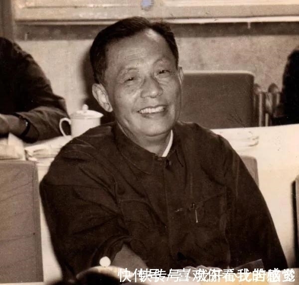 书法@原国务委员张劲夫书法不俗,大字浩瀚厚重苍然,小字却不尽如人意