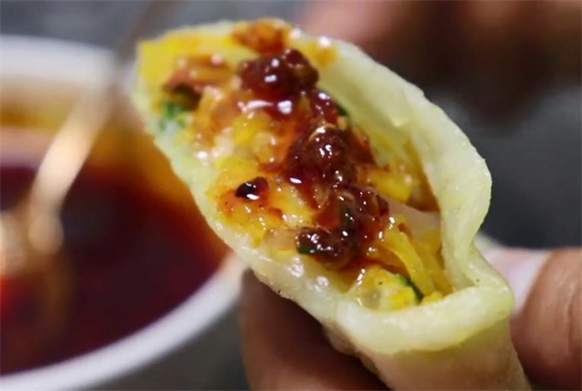 陕西|教你在家做陕西特色小吃滋卷,皮薄如纸,越吃越香,做法超简单