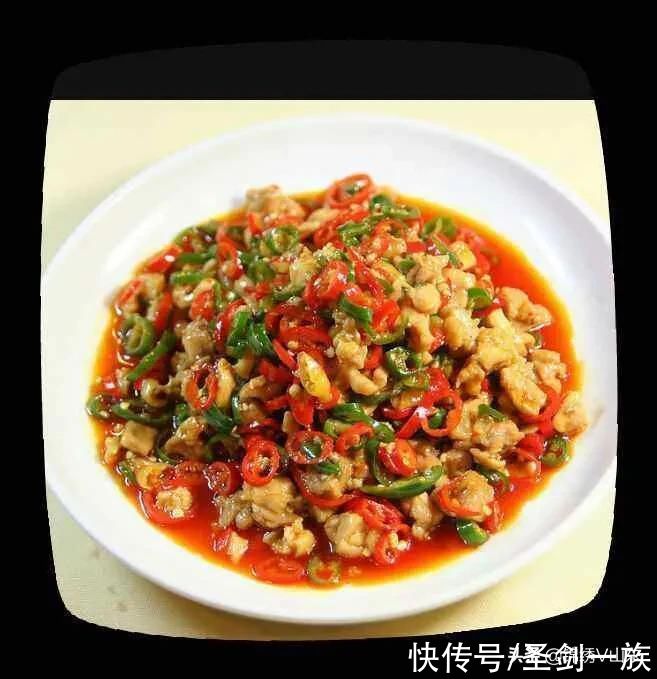 去战友家串门，战友点了十二道菜招待，都是我们爱吃的