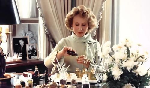 专柜|她出身贫民窟,却只手打造出高端化妆品帝国,改变化妆品销售方式