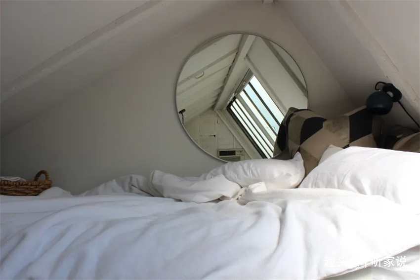 鸽子舍|小伙买下4楼顶层旧公寓,32㎡“鸽子舍”住三年,家里又暖又干净