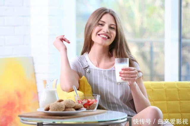 女人衰老,脸上会有4种表现,养成5个习惯来延缓,有一个也好