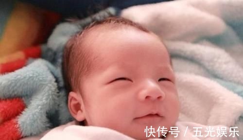 宝妈|“最粗心妈妈”生完娃回家,将宝宝落在了医院,网友:一孕傻三年