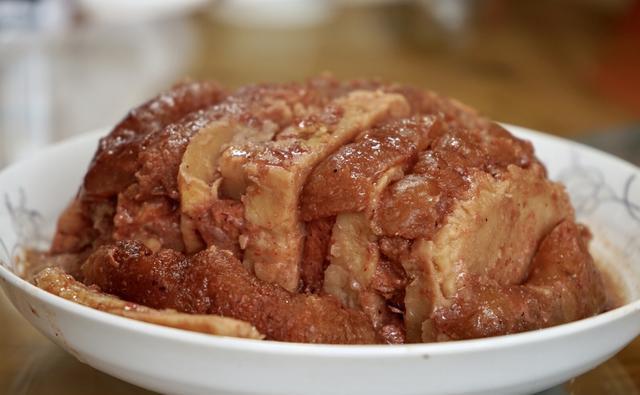 过年必不可少的硬菜！一招教你这样做扣肉，好吃不腻，待客倍有面