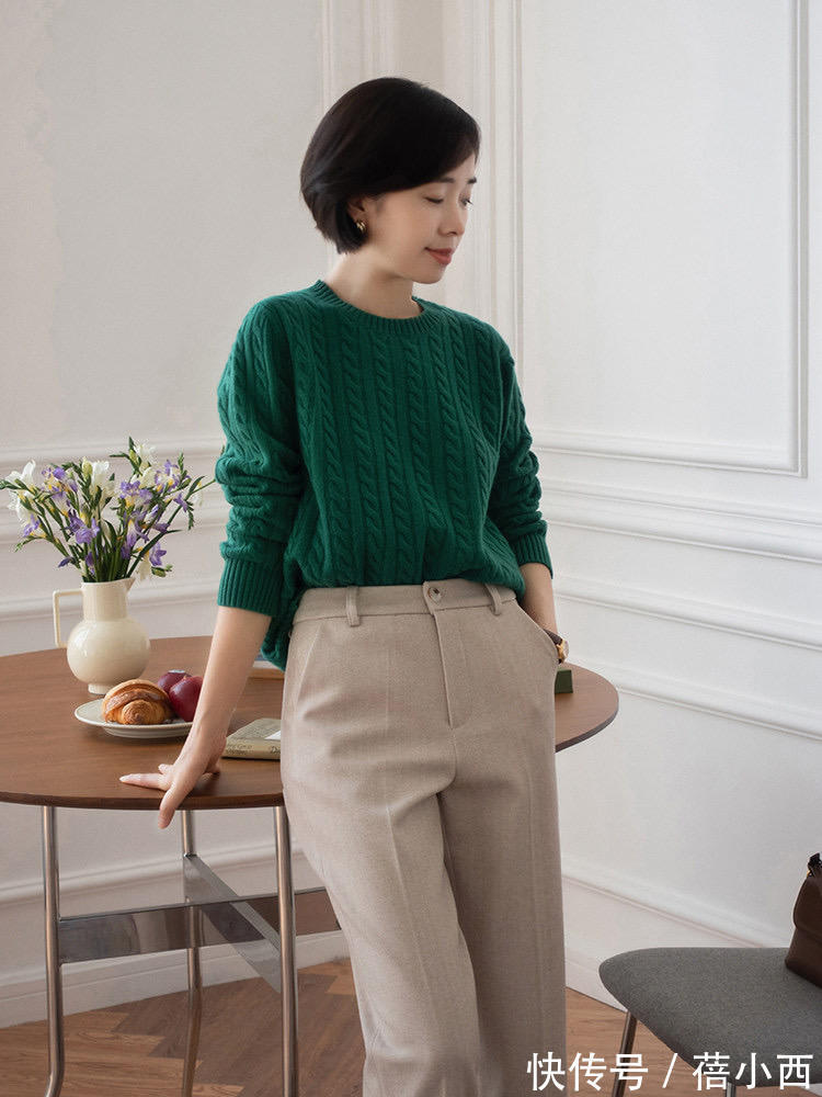 女人味儿|30+的女人穿针织衫有这3款就够了,保暖又省事,优雅感信手拈来