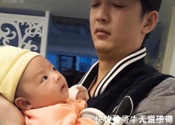 宝妈|“懵圈宝宝”盯着爹妈的婚纱照看走红,宝宝我总觉得哪里不对