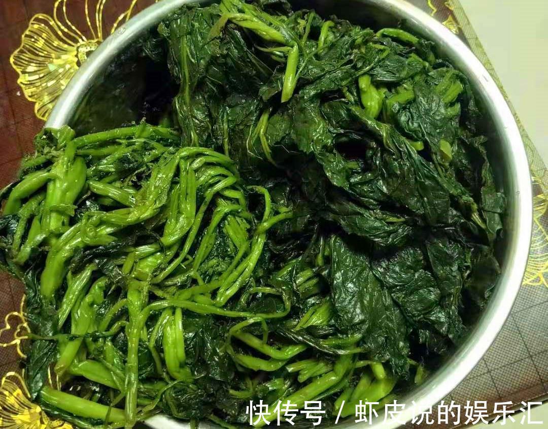 腌雪里蕻时，最忌直接加盐腌，用这个方法腌，味道香，特入味