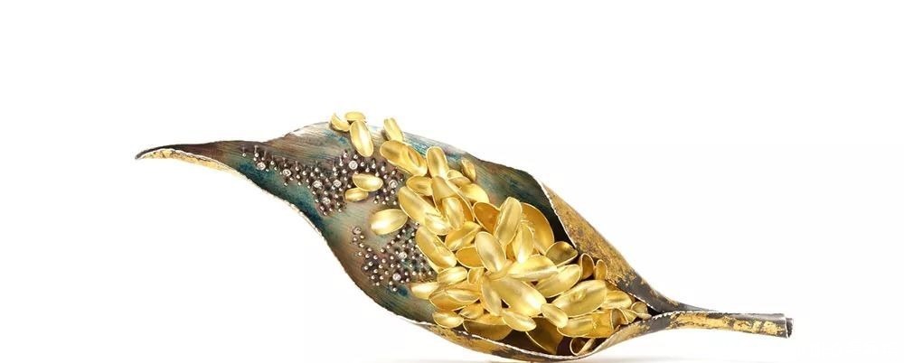 艺术|【艺术】她在珠宝上雕刻不败之花!生命在她的首饰中永生