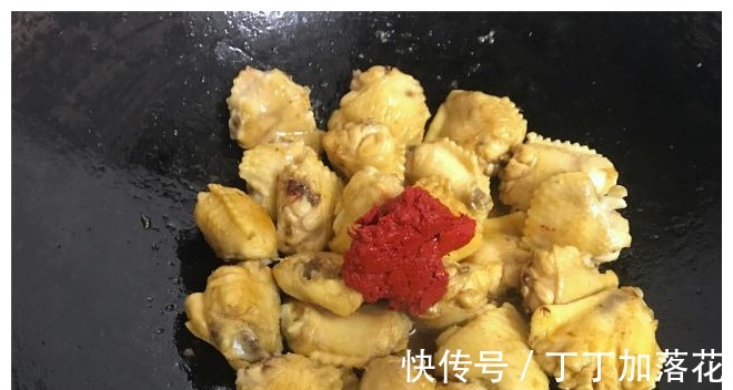 醇香|教你鸡翅的特色做法,醇香浓郁,鲜美嫩滑,比可乐鸡翅好吃10倍!