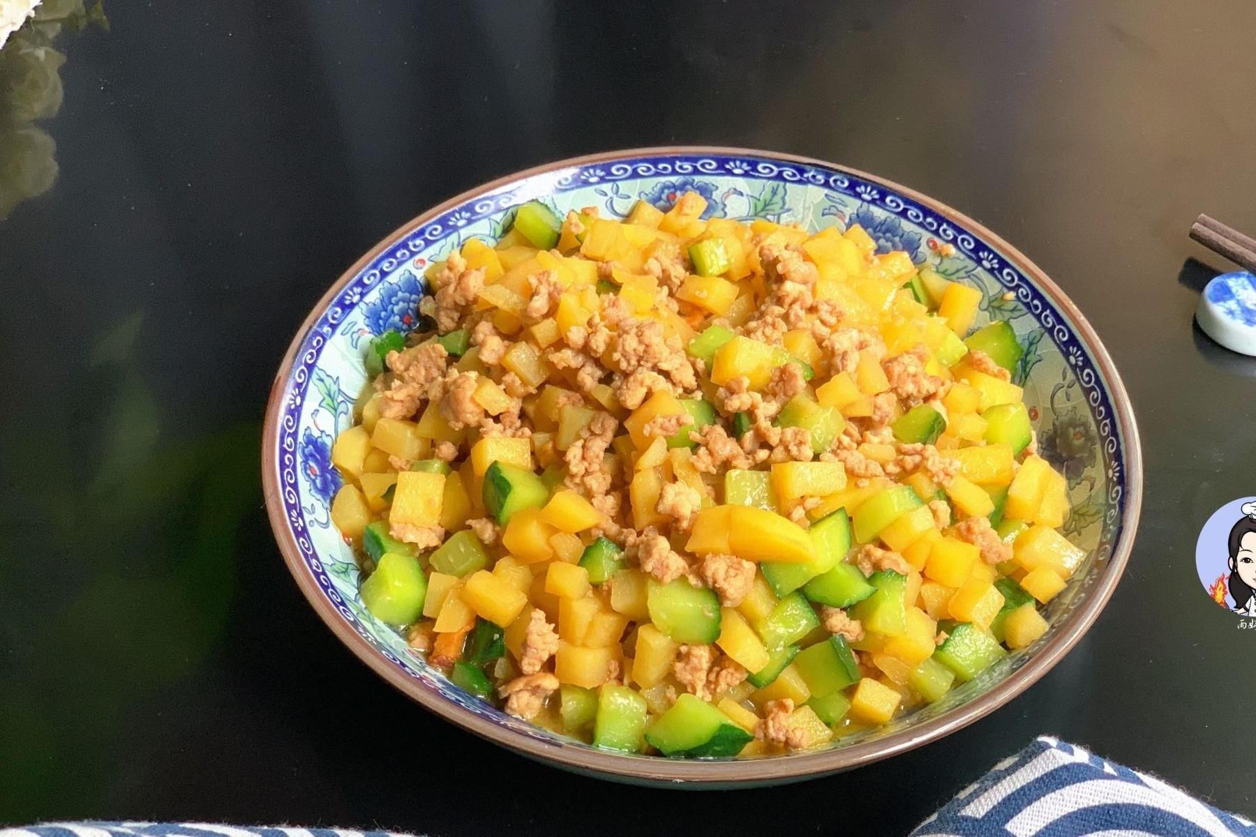 家常菜|这3种食材一起炒实在是太香了，开胃下饭又营养，好吃又好做