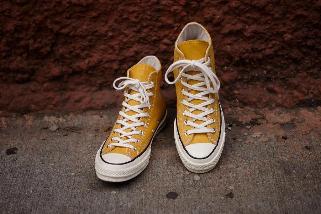 今年过冬，能在大街上独领风骚的是「小黄鞋」