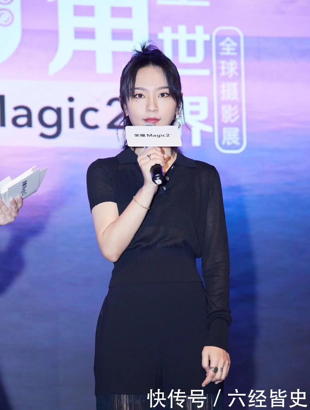 越来越|周笔畅越来越大胆,剪掉一支袖子不怕冷,还要把裤子分成三段