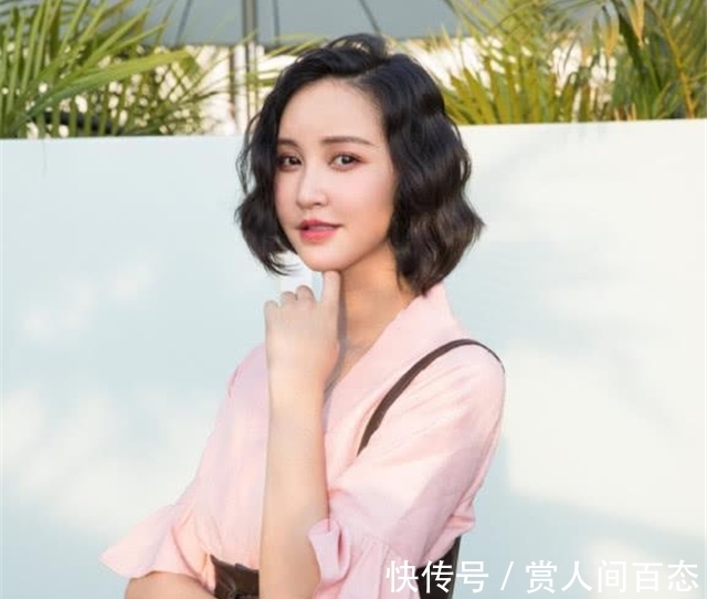 气质 50岁的女人头发别乱烫!可以试试这3款“发型”,减龄又显气质!