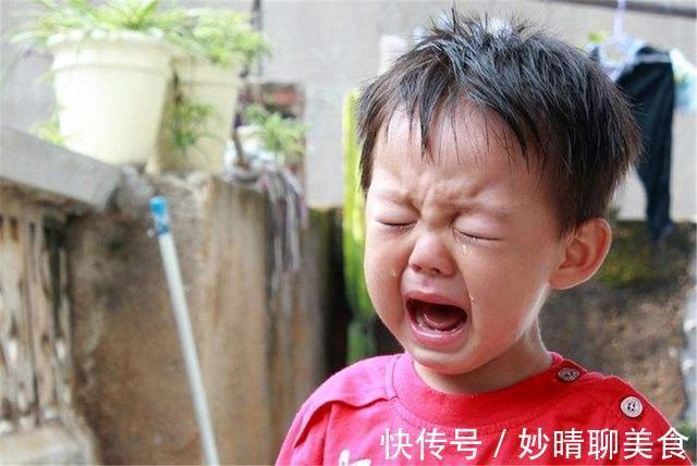 小刘|儿子的扭扭车被强占,听到对方奶奶说的话后,宝妈强行夺回