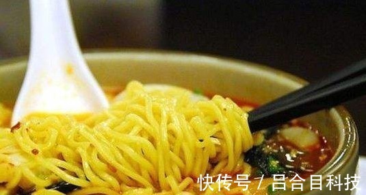 方便面|3种食物宁愿扔了也不吃,每多吃一口,癌就靠近一步