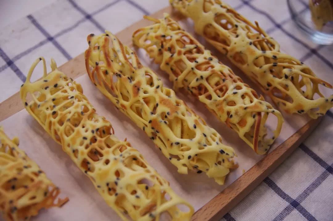 酥到掉渣的蛋卷,其实用平底锅就能做!