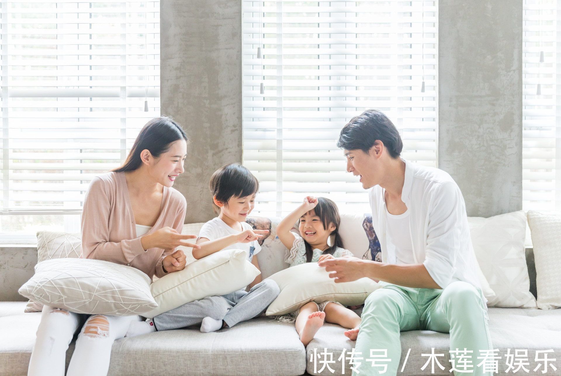 小慧|孩子在大庭广众之下提无理要求,这位家长的做法,你可以借鉴!