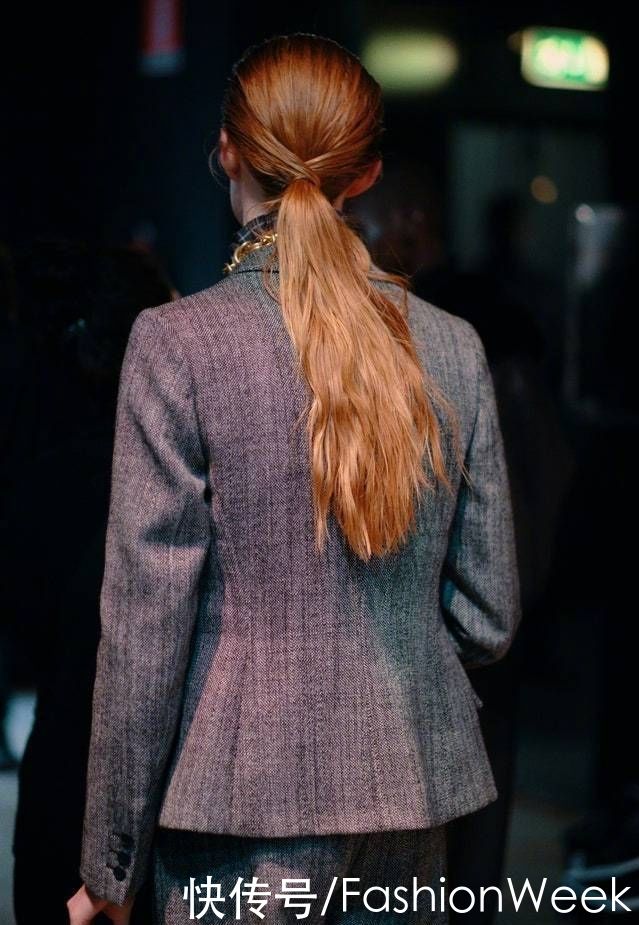 气质|低马尾的时尚超乎你的想象,任何风格无缝衔接,体现十足的魅力